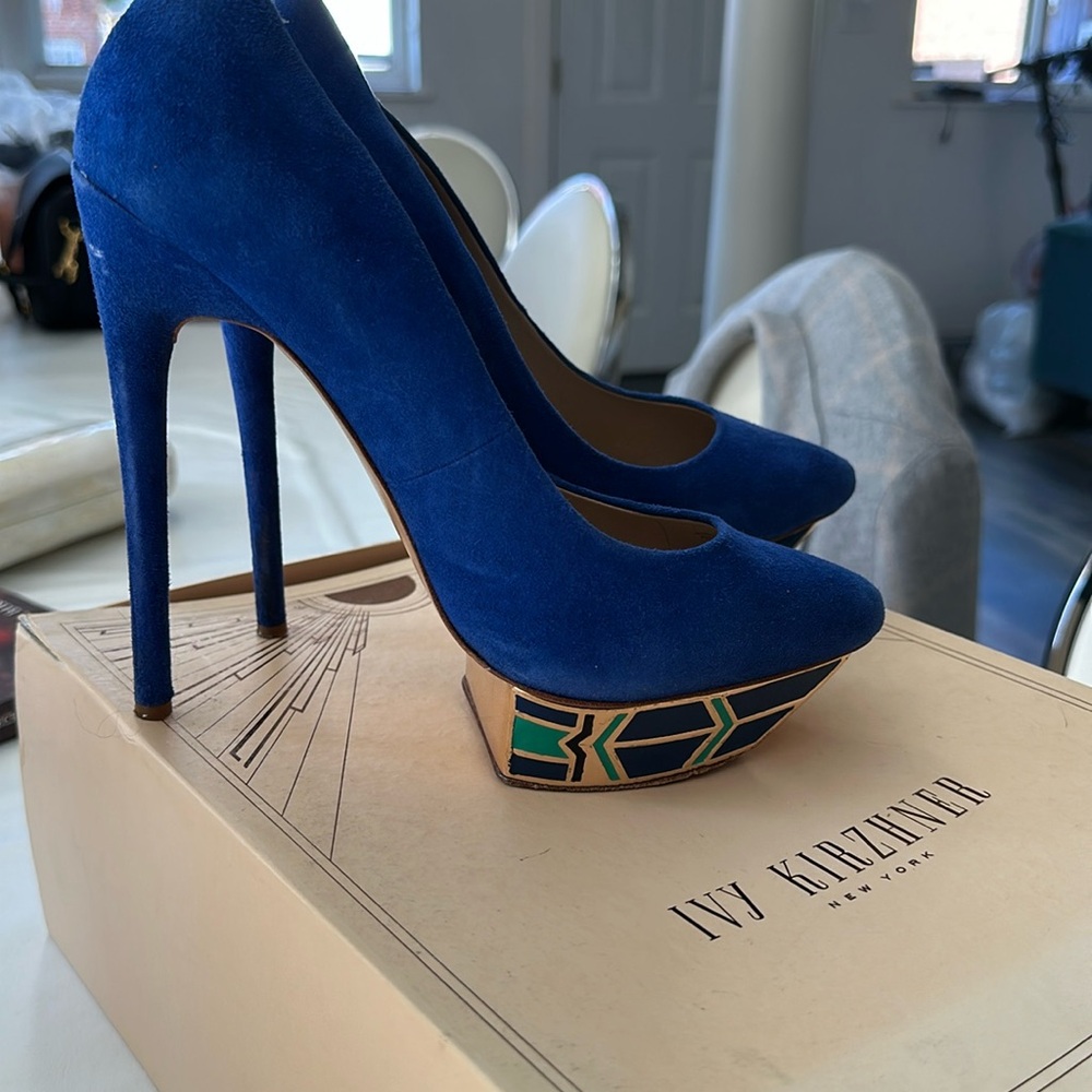 IVY KIRZHNER Royal blue lush kidsuede heels